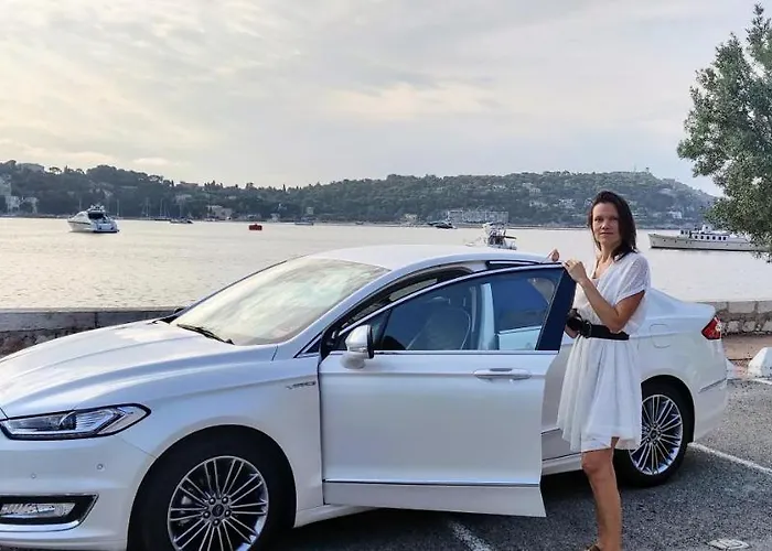 La Maison Des * مينتون