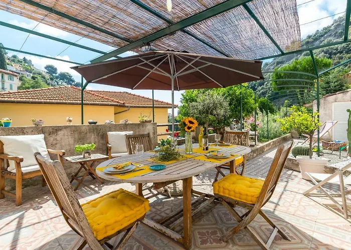 La Maison Des * مينتون