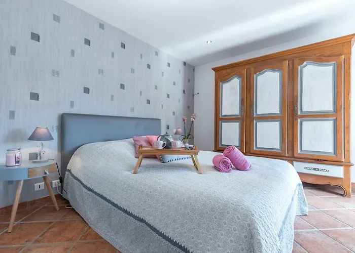 La Maison Des مينتون