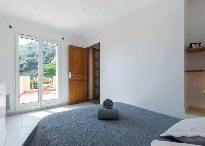 La Maison Des * مينتون