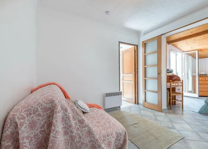 La Maison Des * مينتون