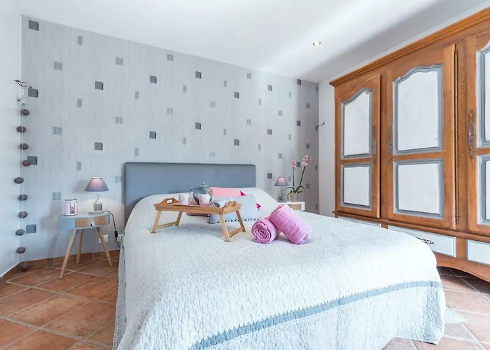 Holiday home La Maison Des *