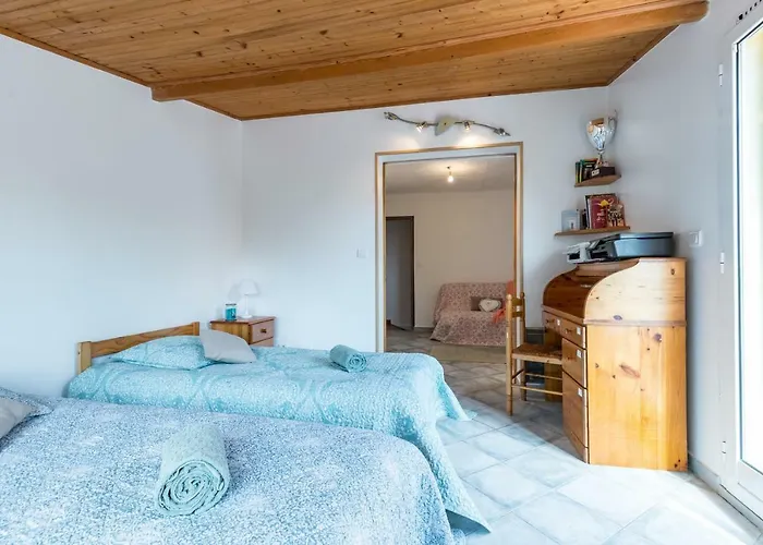 La Maison Des * مينتون